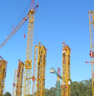 Normas técnicas e regulamentações para elevadores de obra